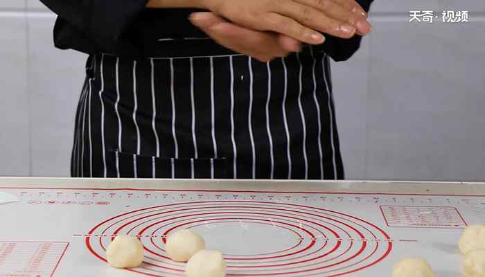 梅花酥的做法(水油皮的做法)