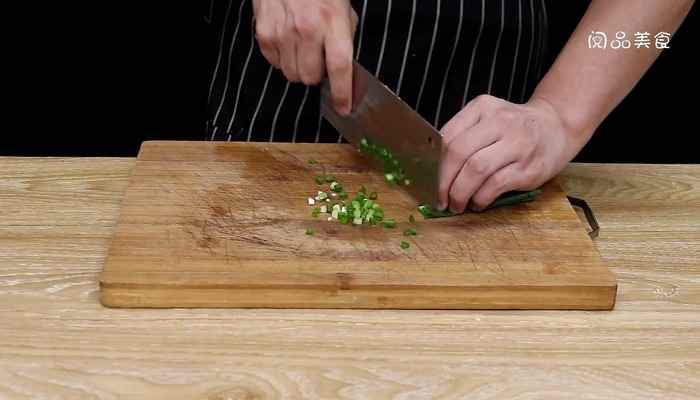 凉拌包菜丝的做法(小葱切葱花做法步骤详解)