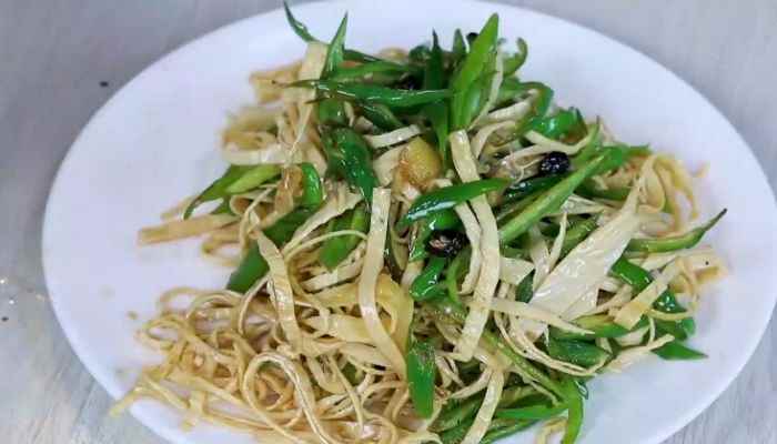 尖椒炒豆皮怎么做(豆皮怎么做好吃)