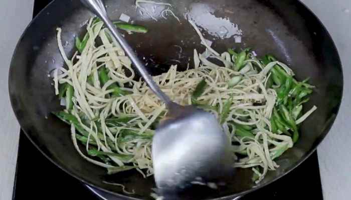 尖椒炒豆皮怎么做(豆皮怎么做好吃)