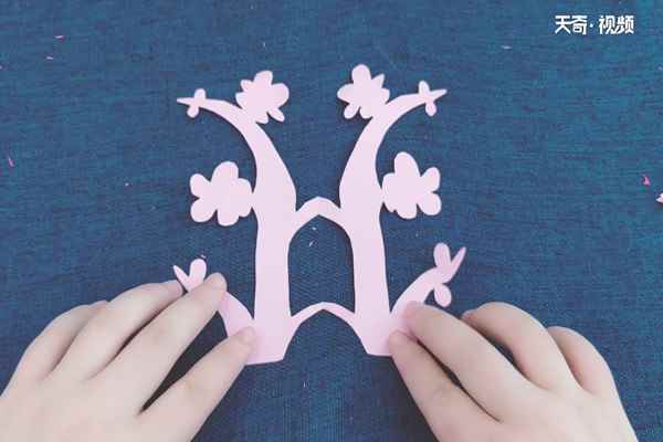 梅花剪纸(一张粉红色纸的制作方法)