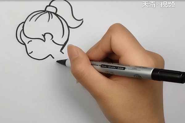 踢足球简笔画(足球怎么画好上半身和手臂)