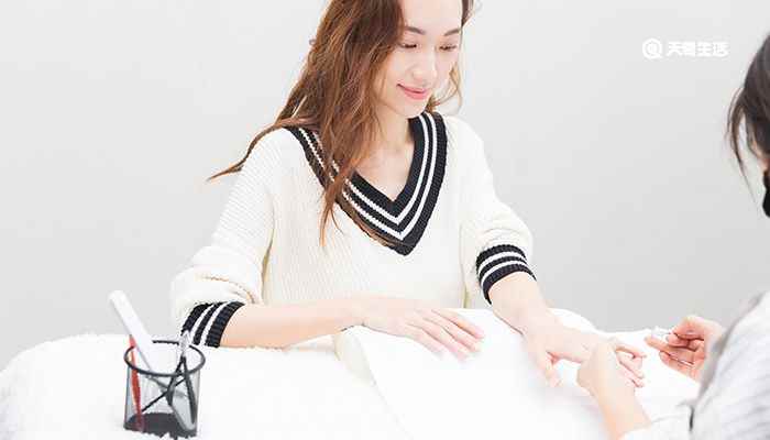 美甲笔怎么清洗(美甲笔的保养方法有哪些)