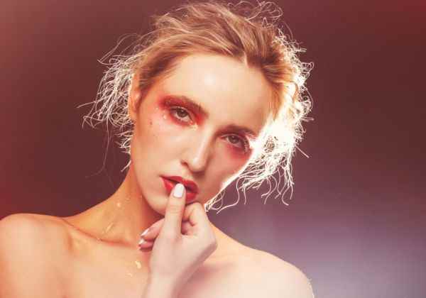 腮红怎么打(腮红打法有哪些)