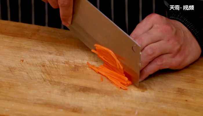 炒青豆芽的做法(青豆芽300克、蚝油1汤匙、盐1茶匙、米醋)