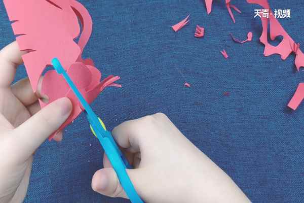 老虎剪纸怎么剪(如何剪一个老虎的大致形状)