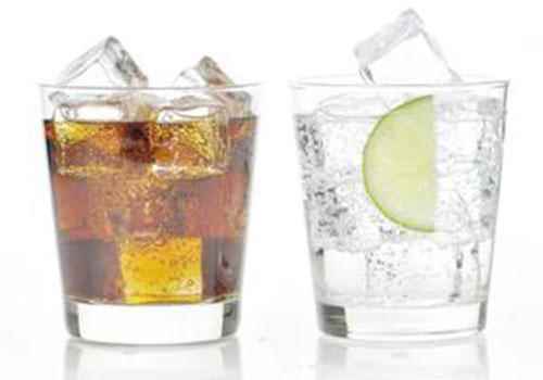 雪碧和可乐的区别,可乐和雪碧的区别(成分不同雪碧:雪碧中含有大量的二氧化碳、糖分、柠檬酸、水、白)