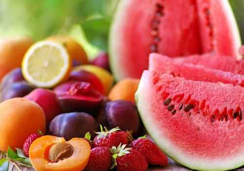 夏天吃什么水果比较好(沙棘中还含有多种维生素、脂肪酸、微量元素、亚油素、沙棘黄酮、)