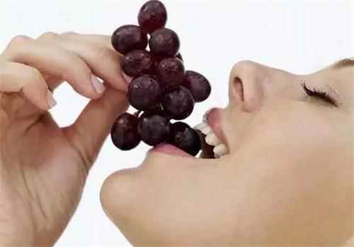 吃葡萄有什么好处(预防心脑血管病)