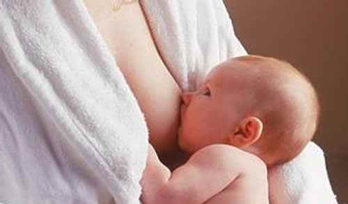 新生儿喂奶量和次数标准(新生儿吃奶量标准表母乳喂养)