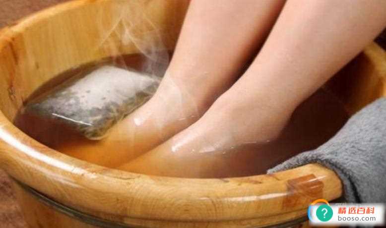 女性在月经期间被大暴雨浸泡要注意什么(暴雨期间女性正处于月经期应该怎么办)