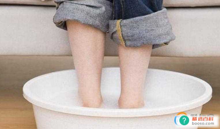 每天下午脚肿了早上就好的原因(脚出现水肿怎么消除比较快)