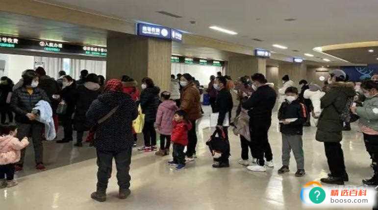 每天下午脚肿了早上就好的原因(脚出现水肿怎么消除比较快)