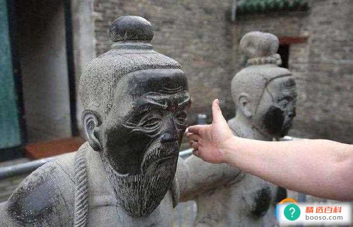 秦桧铜像为什么被加装护栏了