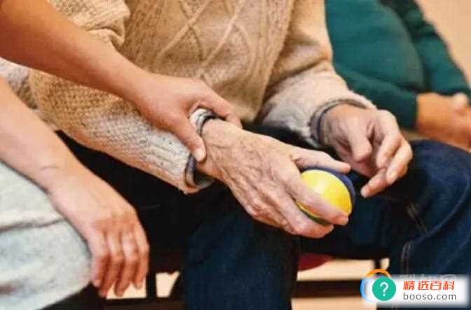 帕金森综合征是什么原因引起的(帕金森综合症最常见的病因)