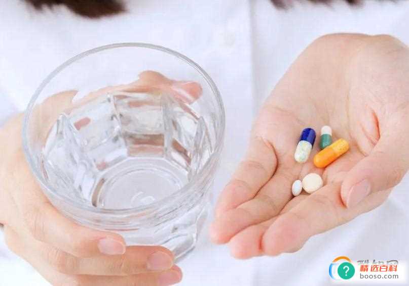 富贵包是什么原因引起的(长时间保持一个姿势)