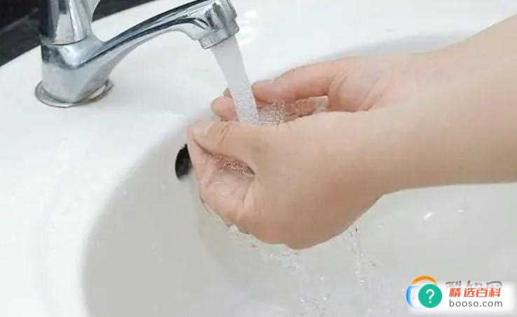 错误的使用卫生巾会引发妇科疾病吗(错误的使用卫生巾会引发妇科疾病)