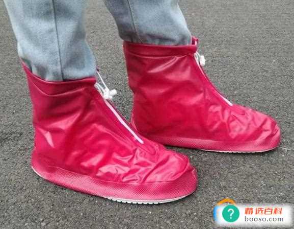 防雨鞋套有用吗(下雨天使用防雨鞋套效果比较好)