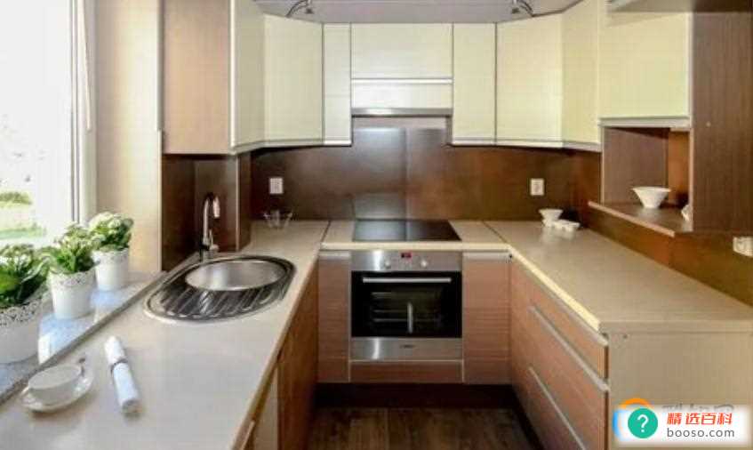 在厨房灶台上吃饭好吗(厨房间的灶台摆放是怎样的)