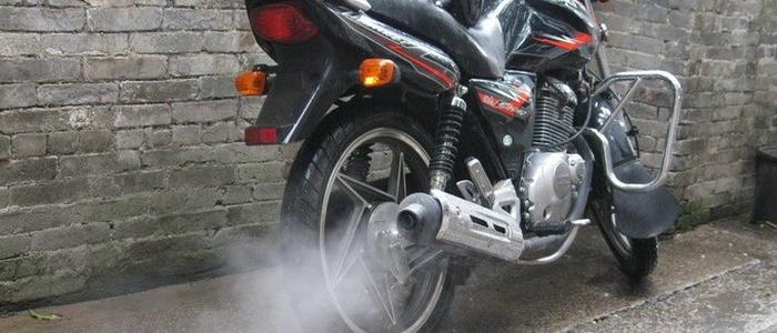 摩托车排气管冒黑烟是什么原因(摩托车排气管冒黑烟怎么回事)