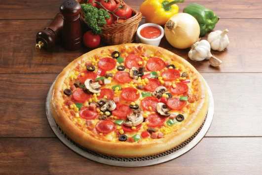 披萨制作放哪些蔬菜水果比较好吃(披萨里面一般都放什么蔬菜和水果)