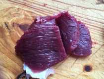 红烧牛肉的简单做法?红烧牛肉怎么做好吃又嫩