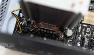 电脑主机声音大嗡嗡响的原因?电脑主机声音大嗡嗡响是怎么回事?(主机箱声音大)