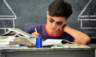 黑发不知勤学早白首方悔读书迟是什么意思?(黑发不知勤学早白首方悔读书迟的意思)