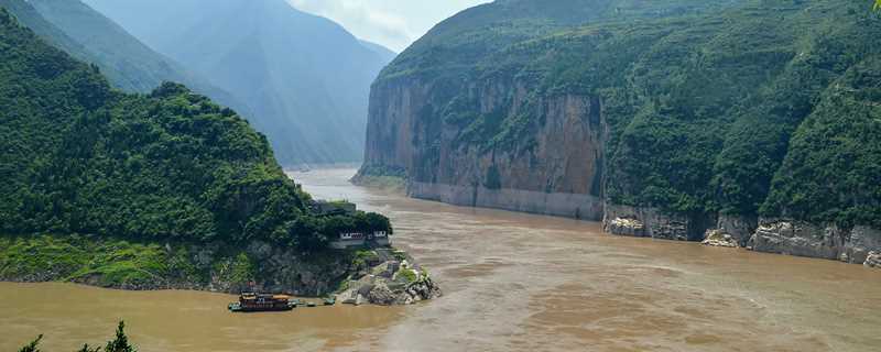 千里江凌一日还全诗_千里江凌一日还的意思(千里江陵一日还)