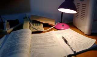 出自哪里呢?云卷云舒什么意思(云卷云舒)