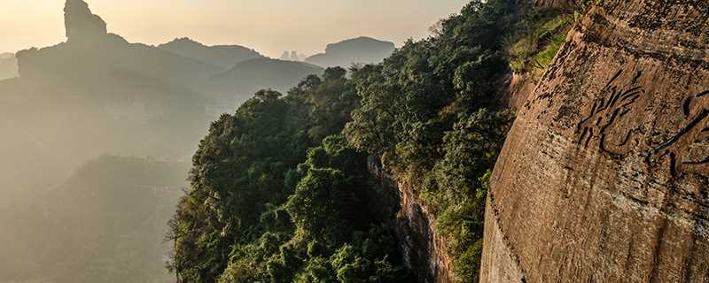 丹霞山在哪个省?丹霞山在哪里?(丹霞山在哪里)
